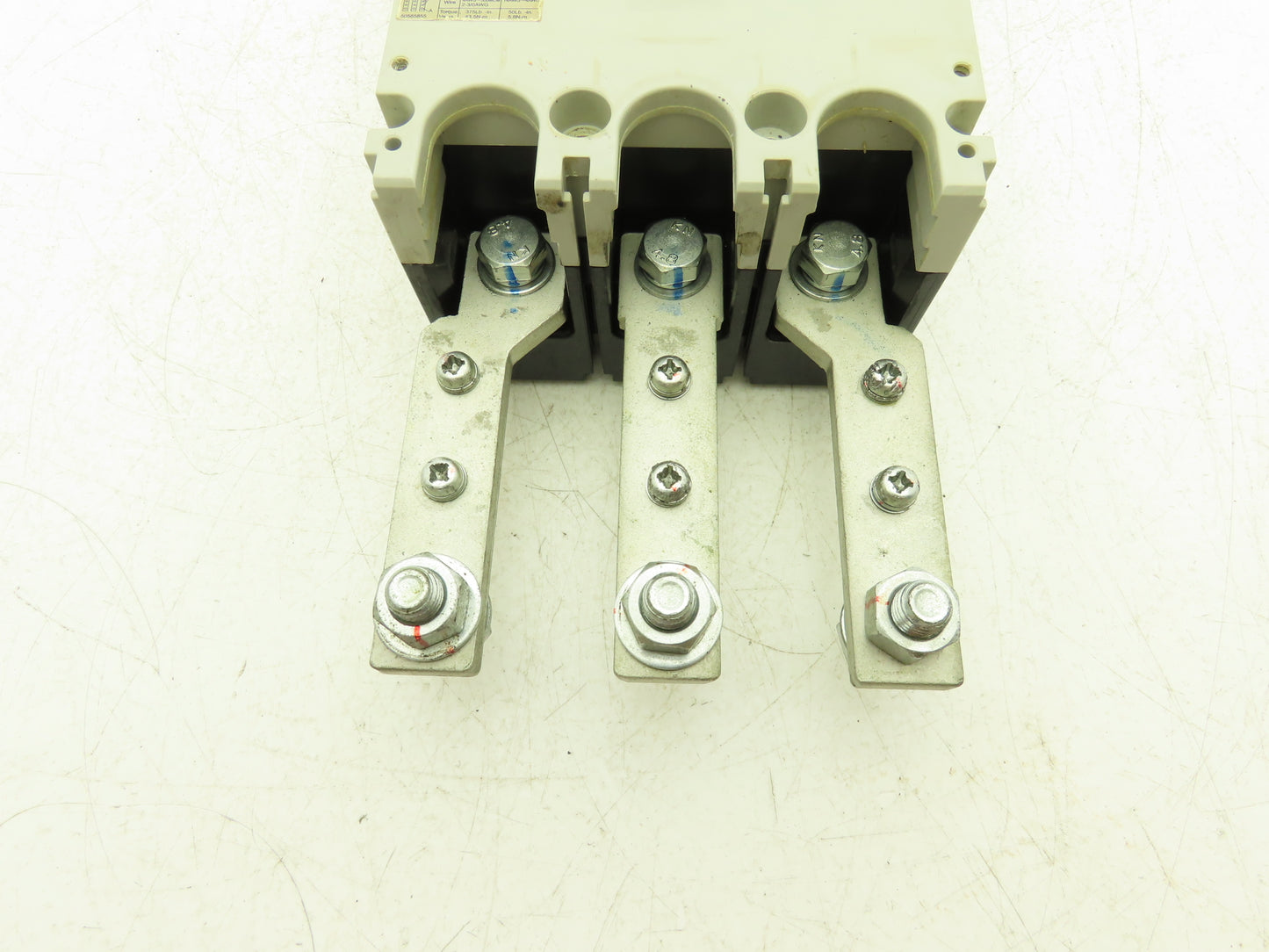 Fuji BW400EAGU 3 Pole Circuit Breaker 300 Amp 690V 250VDC Thru-Door Disconnect