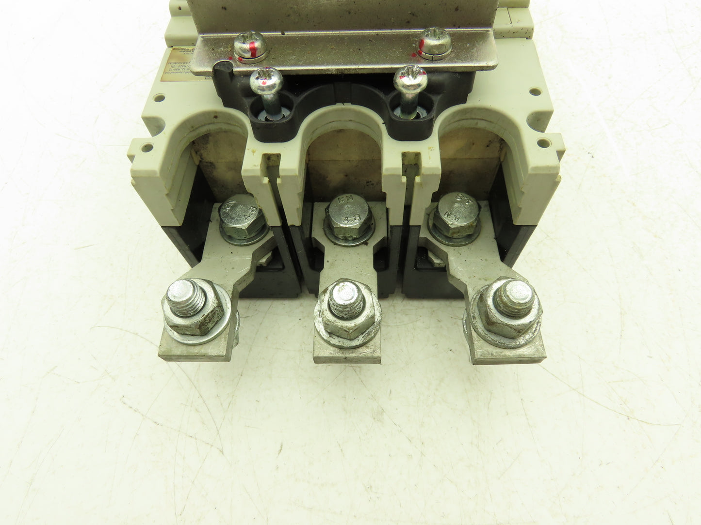 Fuji BW400EAGU 3 Pole Circuit Breaker 300 Amp 690V 250VDC Thru-Door Disconnect