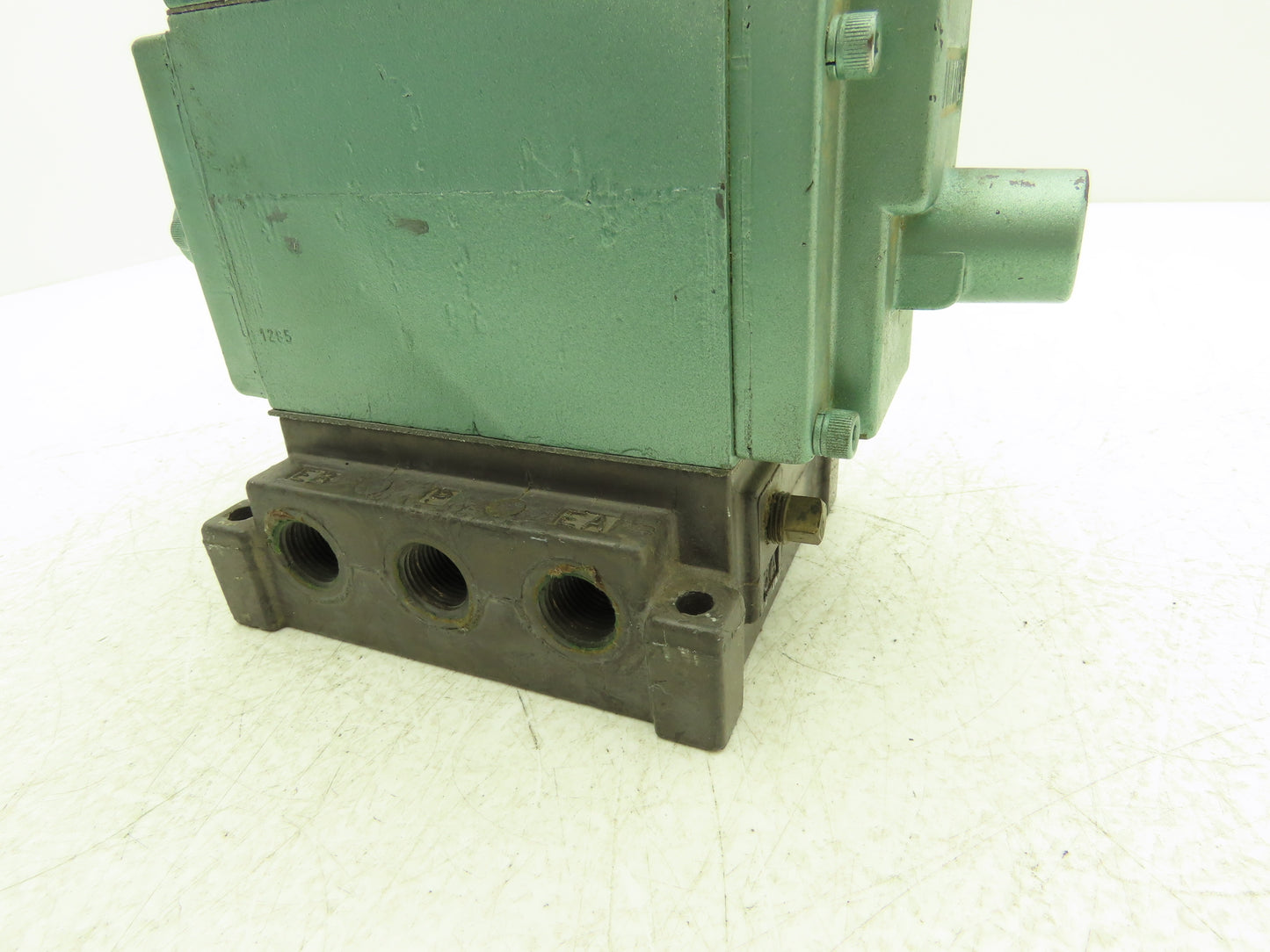 Numatics 33DFR4430 Pneumatic Air Detented Valve/Manifold Assembly