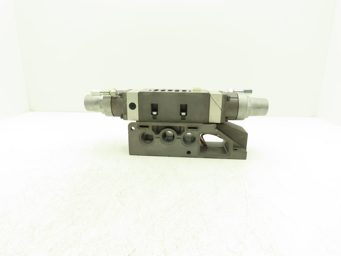 Numatics I34RQ100J000000 Pneumatic Valve Pressure Regulator Manifold Assembly