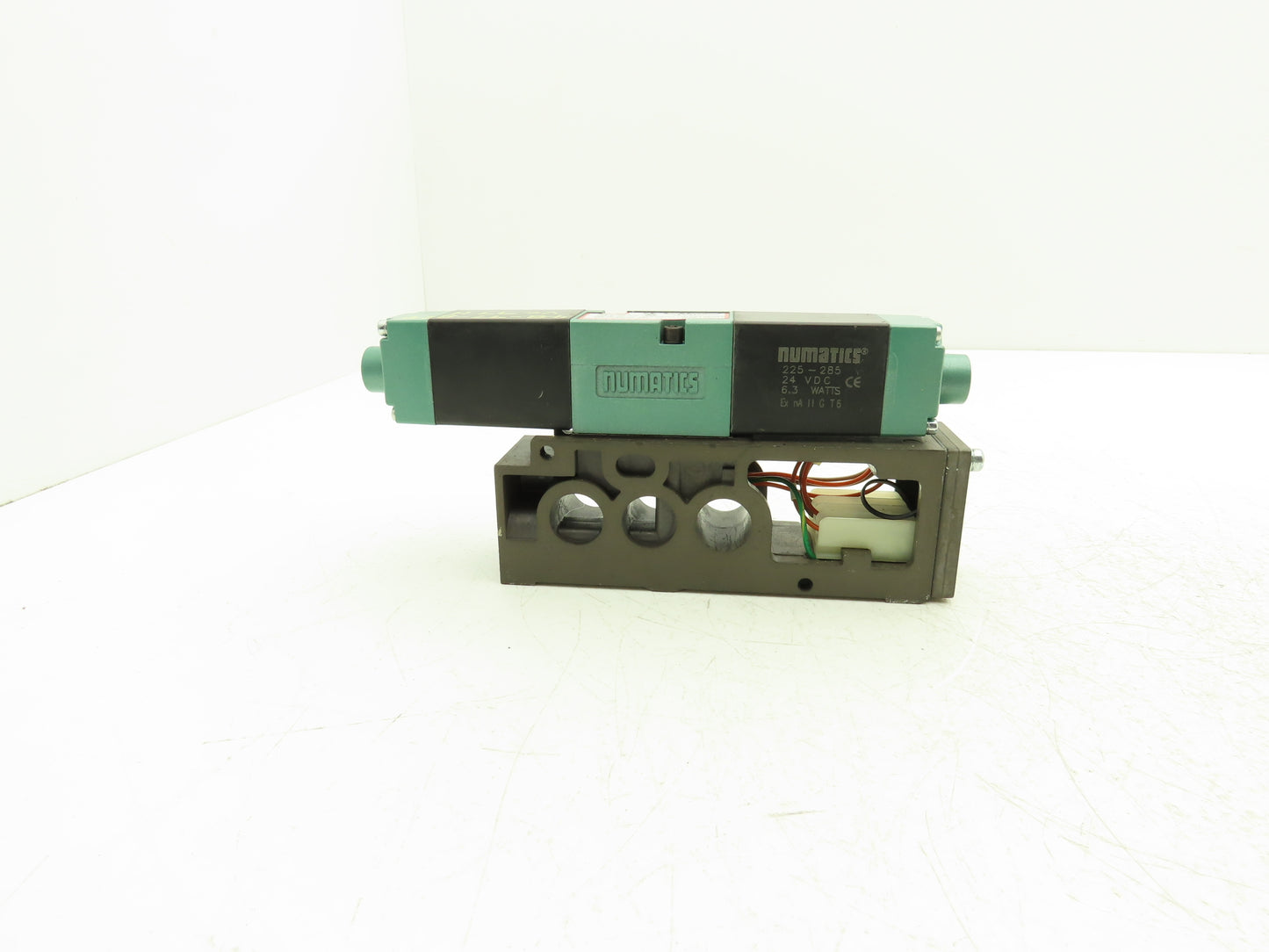 Numatics 082SS415M019M61 Pneumatic Dual Solenoid Valve 2 Pos 4 Way 150 PSI 24VDC