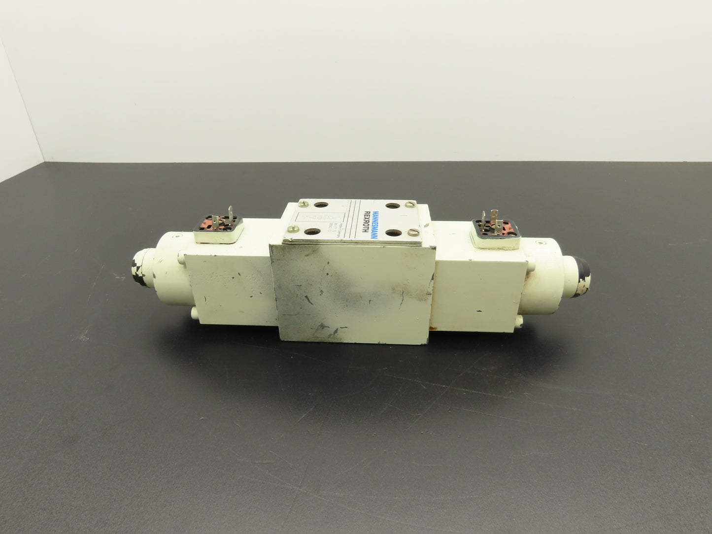 Mannesmann Rexroth 4WRA 10 W40-12/24NZ4/M-993-X Hydraulic Solenoid Valve 24VDC