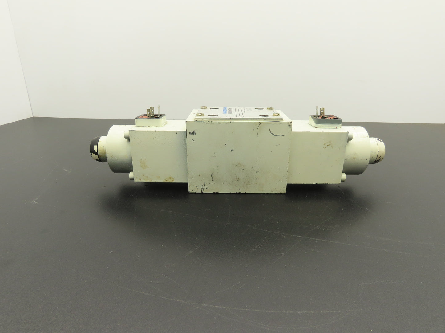 Mannesmann Rexroth 4WRA 10 W40-12/24NZ4/M-993-X Hydraulic Solenoid Valve 24VDC