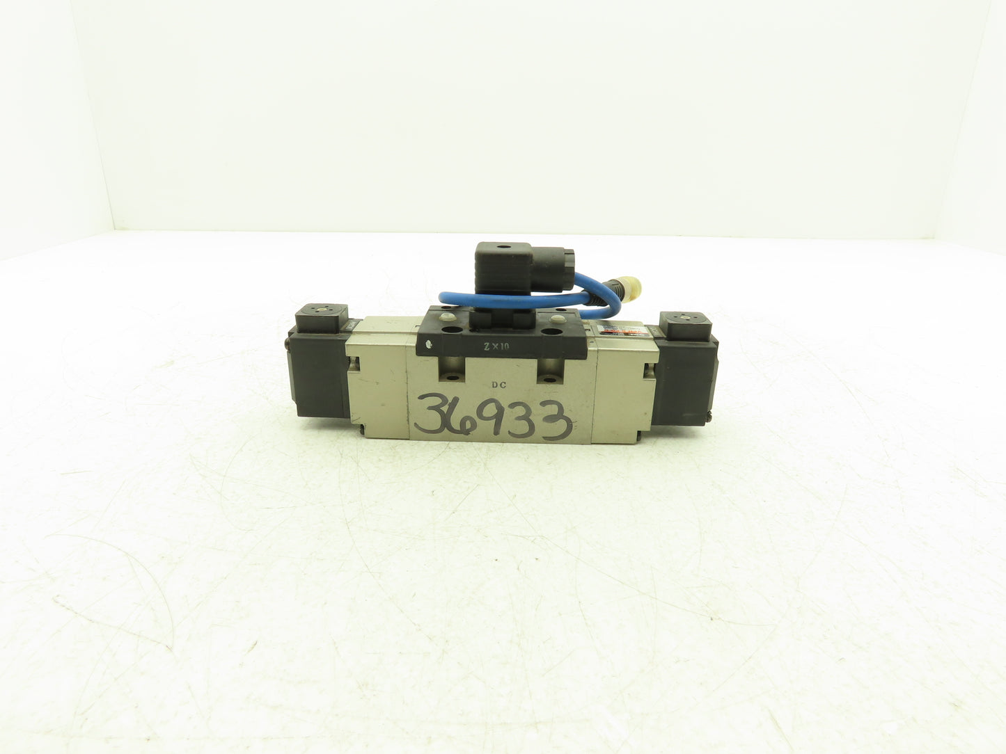 SMC VPN-8-FG-D Pneumatic Air Dual Solenoid Valve 110V