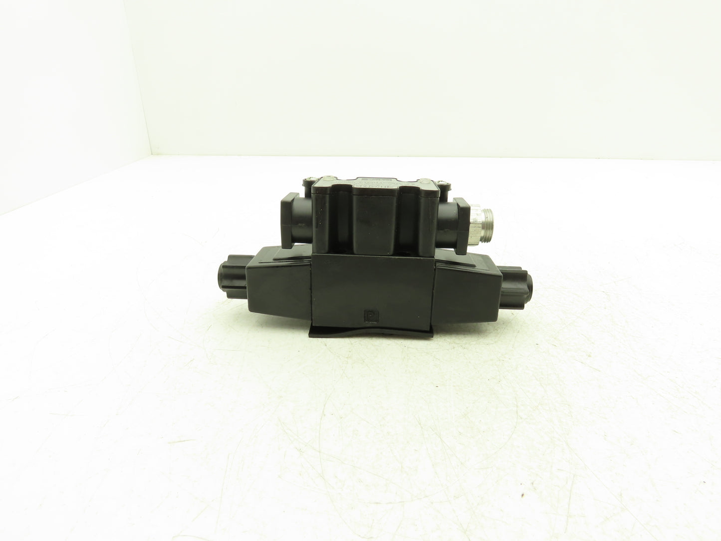 Parker D1VW11C56YF 70 Hydraulic Solenoid Valve 3-Pos 120VAC 5000 PSI Series D1VW