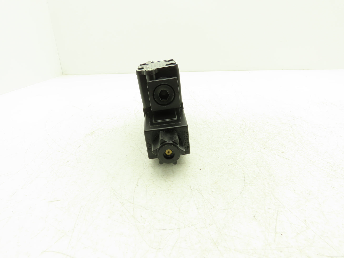 Parker D1VW11C56YF 70 Hydraulic Solenoid Valve 3-Pos 120VAC 5000 PSI Series D1VW
