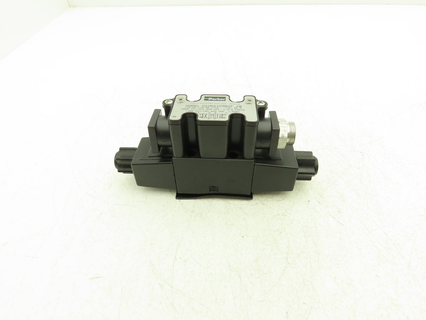 Parker D1VW11C56YF 70 Hydraulic Solenoid Valve 3-Pos 120VAC 5000 PSI Series D1VW