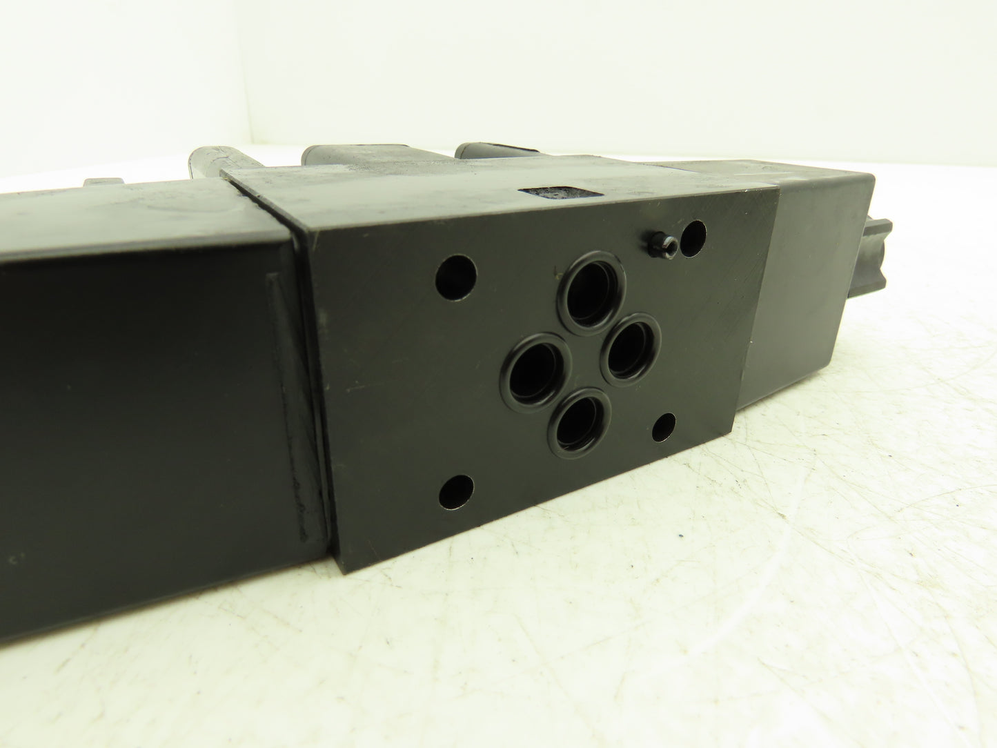 Parker D1VW11C56YF 70 Hydraulic Solenoid Valve 3-Pos 120VAC 5000 PSI Series D1VW