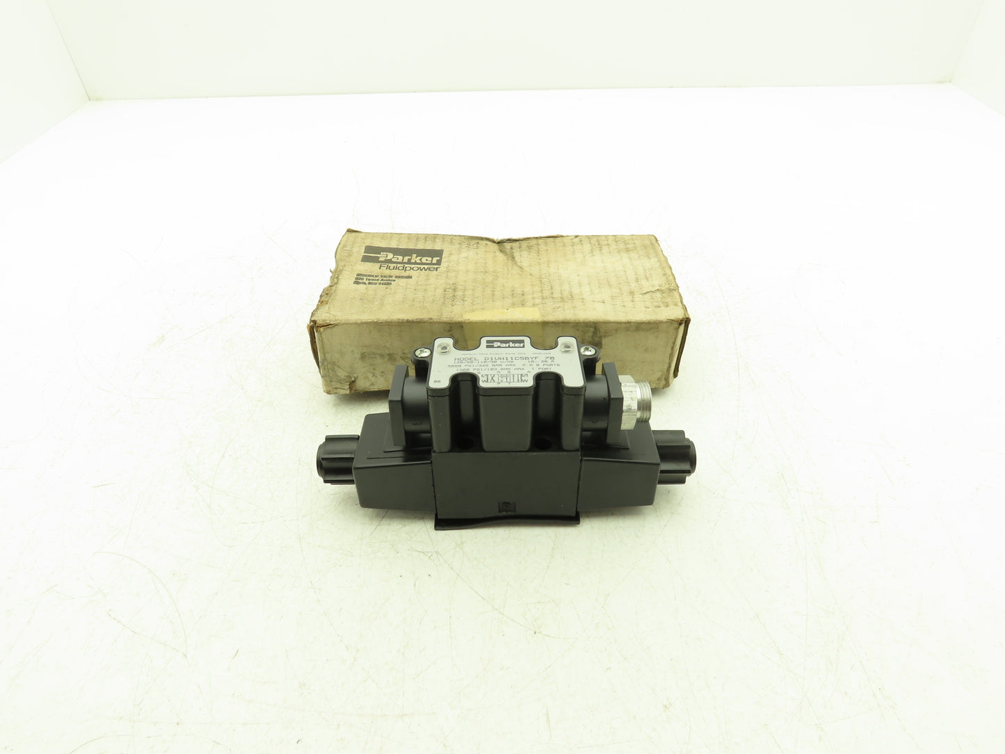 Parker D1VW11C56YF 70 Hydraulic Solenoid Valve 3-Pos 120VAC 5000 PSI Series D1VW