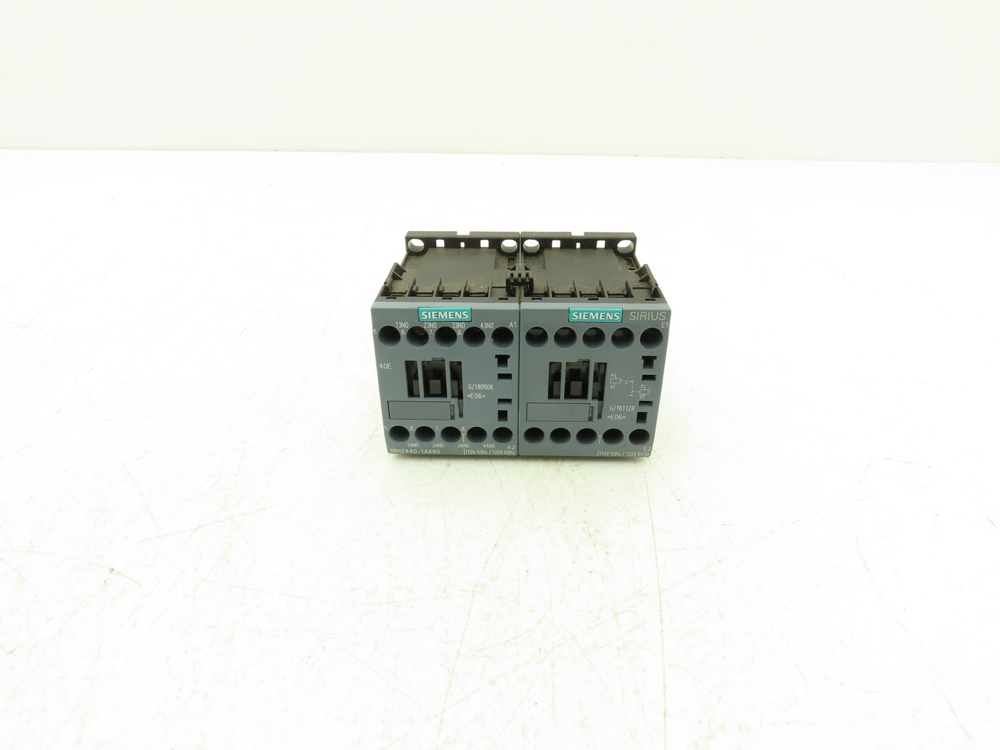 Siemens 3RH2440-1AK60 Latched Contactor Relay 4NO 110/120VAC Frame Size S00