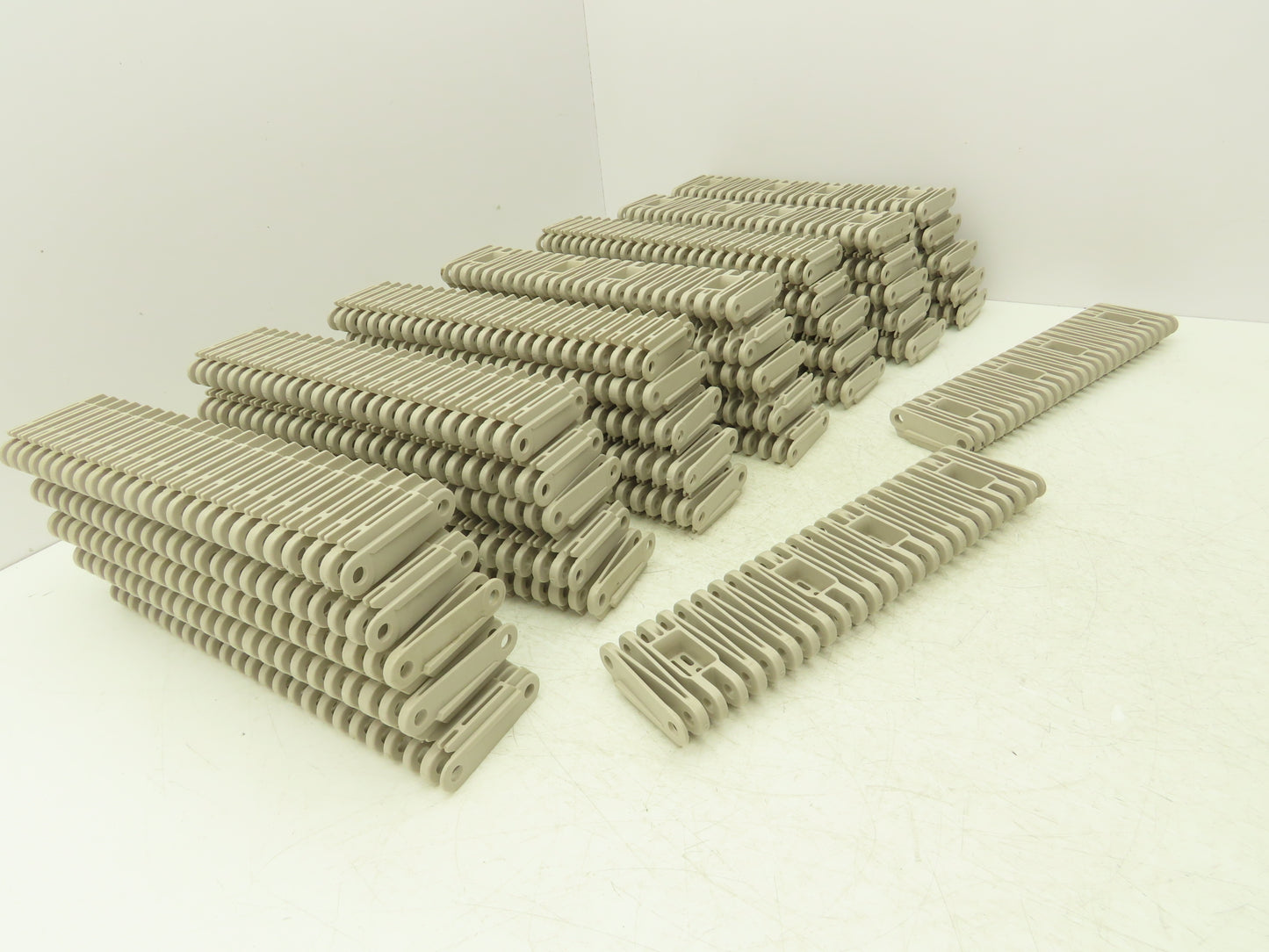 Rexnord 5997 MatTop Raised Rib Plastic Conveyor Belt Chain 12"W x 86"L 37 Links