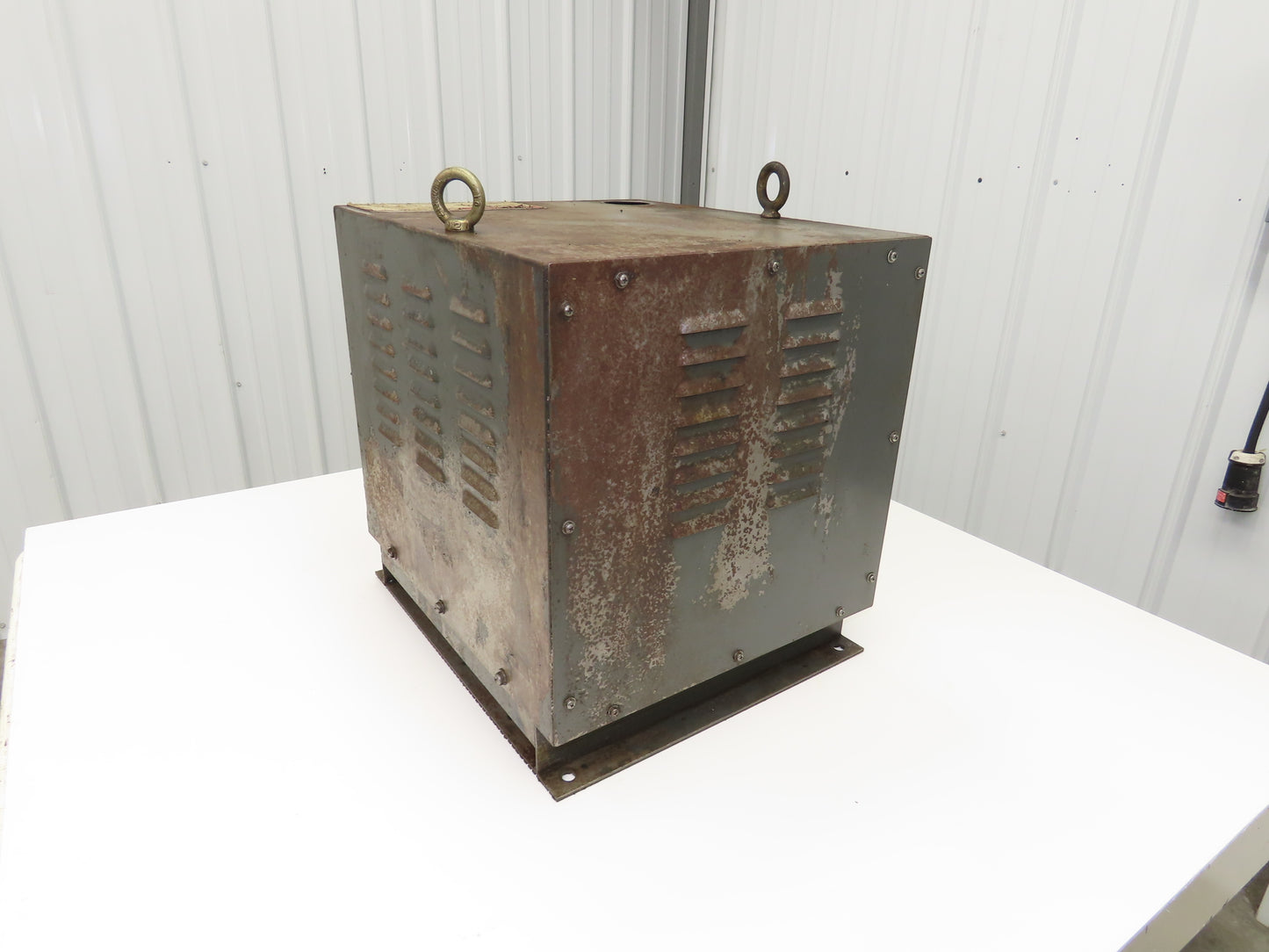 Olson 11690 Stepdown Power Transformer 36.5kva 3Ph HV 210-480 LV 220Y