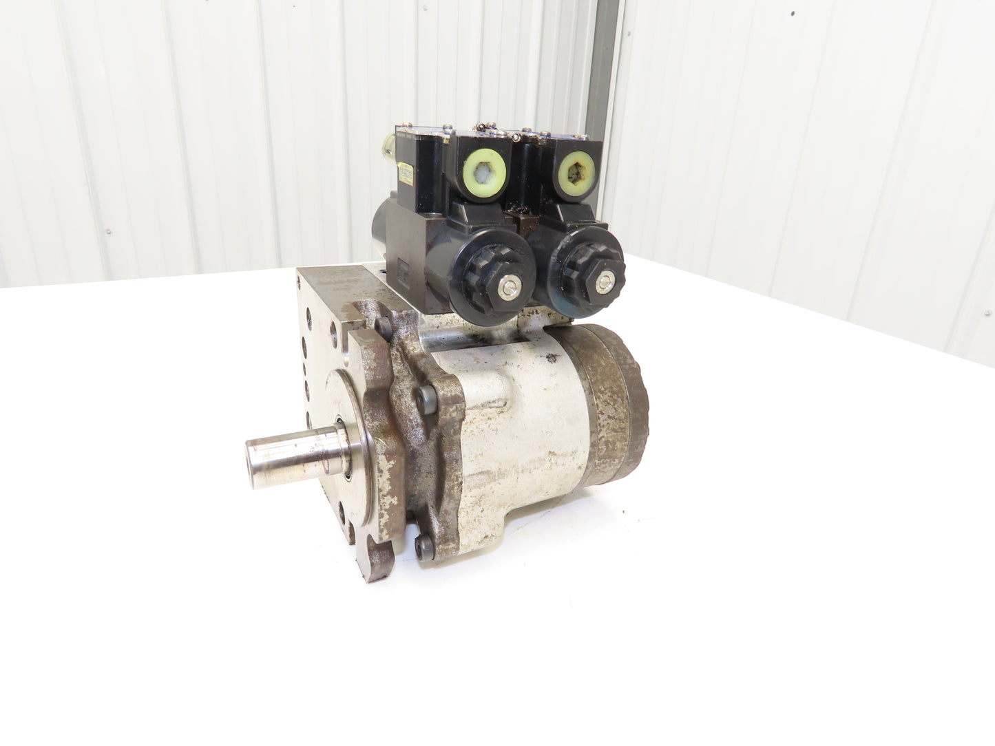 Nippon Gerotor 25604828 Hydraulic Index Motor W Solenoid Control Valves 1" Shaft