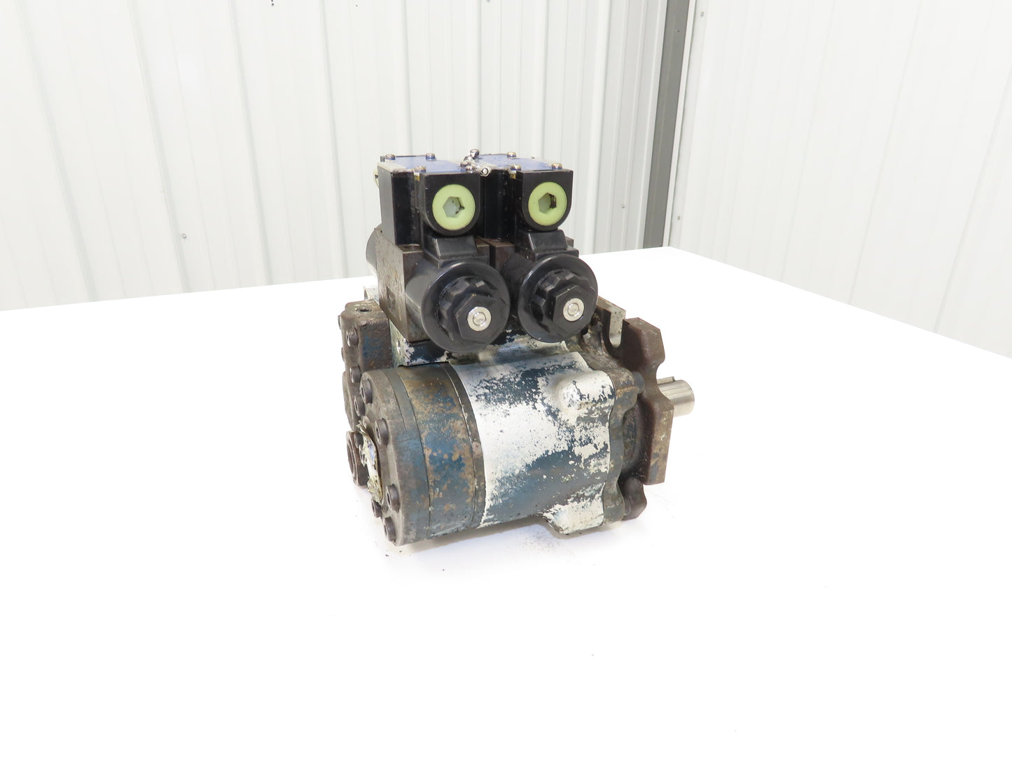 Nippon Gerotor 25604835 Hydraulic Index Motor W Solenoid Control Valves 1" Shaft