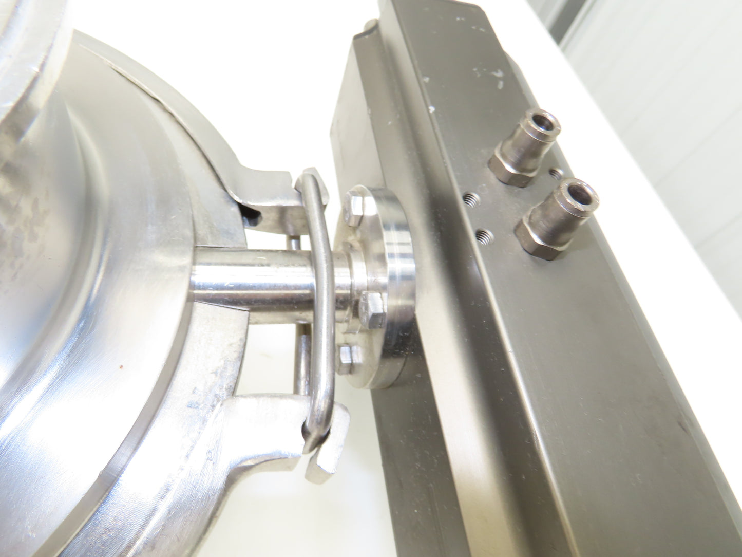 Bulling Metal Works 304-CCS Stainless Butterfly Valve 6" Tri-Clamp w/Actuator