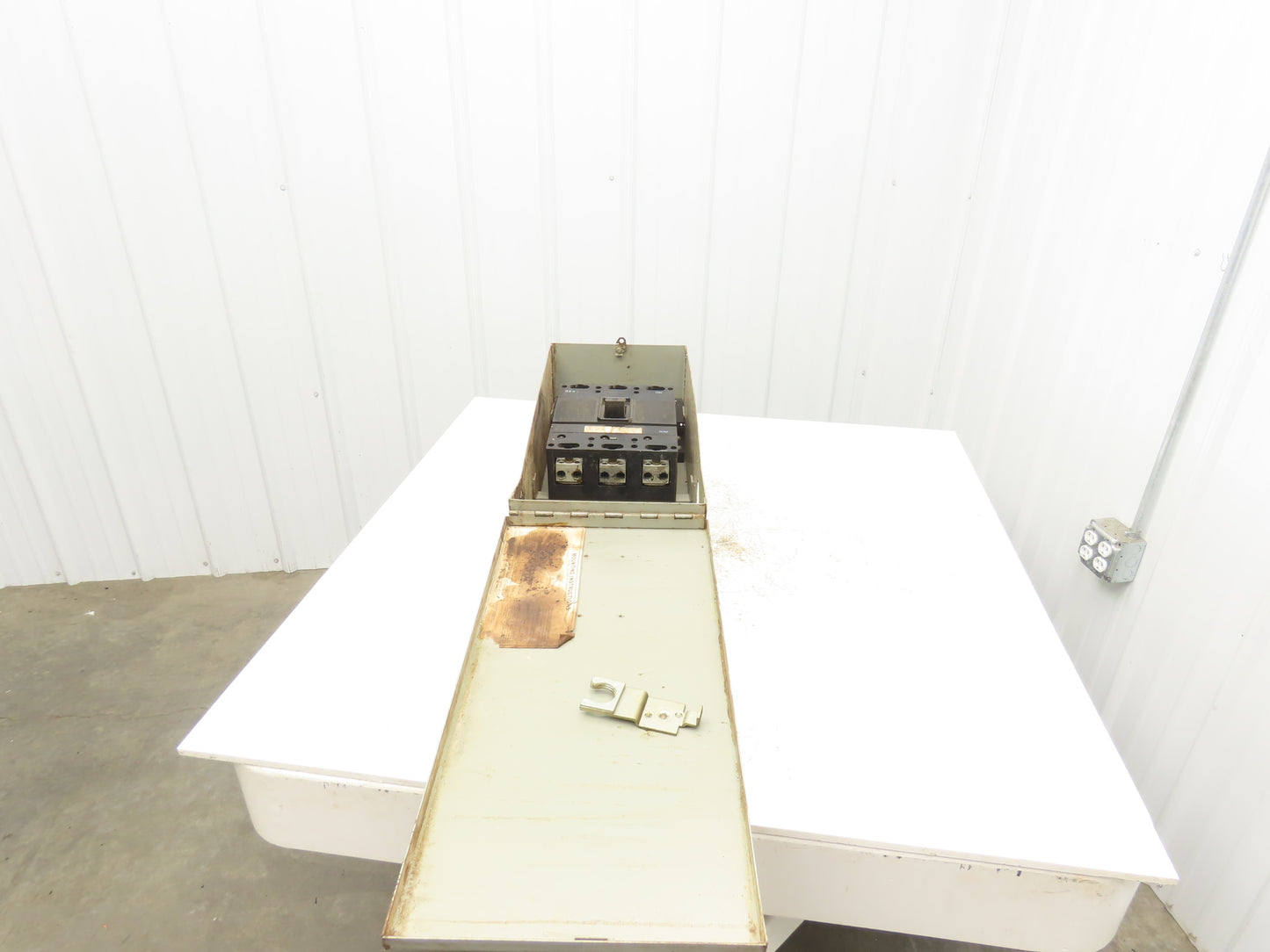 Gould BDJK4400 ITE BD Busway Bus Plug Disconnect 400A Breaker 600V 3P