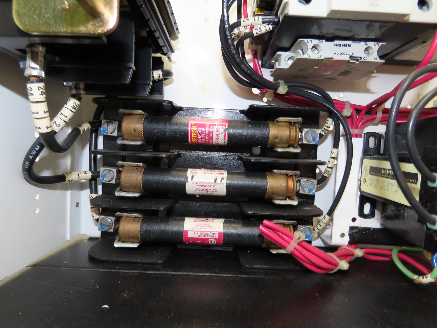 Siemens 32-89258 Combination Bucket Breaker MCC Starter Fused 600VAC 10HP 3Ph