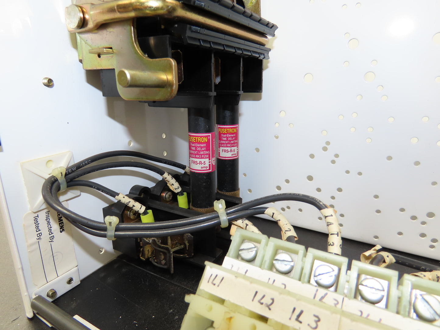 Siemens MCS603 Bucket MCC Fused Motor Disconnect With 600V Fuses One Missing