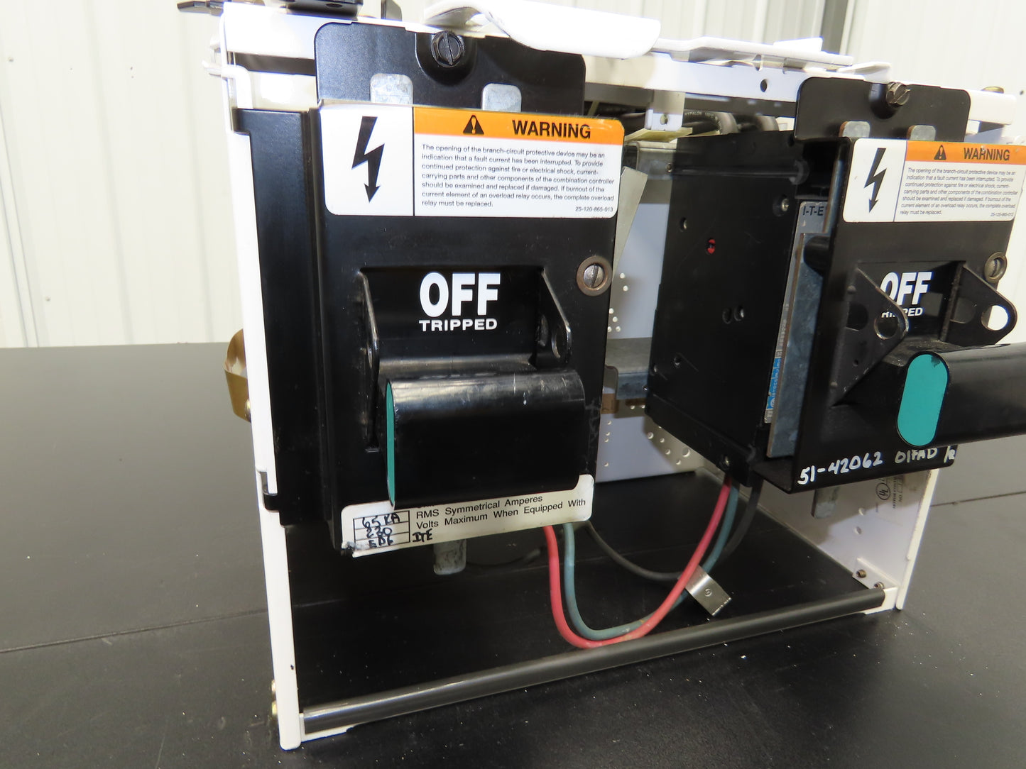 Siemens 51-42062 Bucket Two Breaker MCC 400/600VAC 15/30A 3 Pole 3Ph *Read