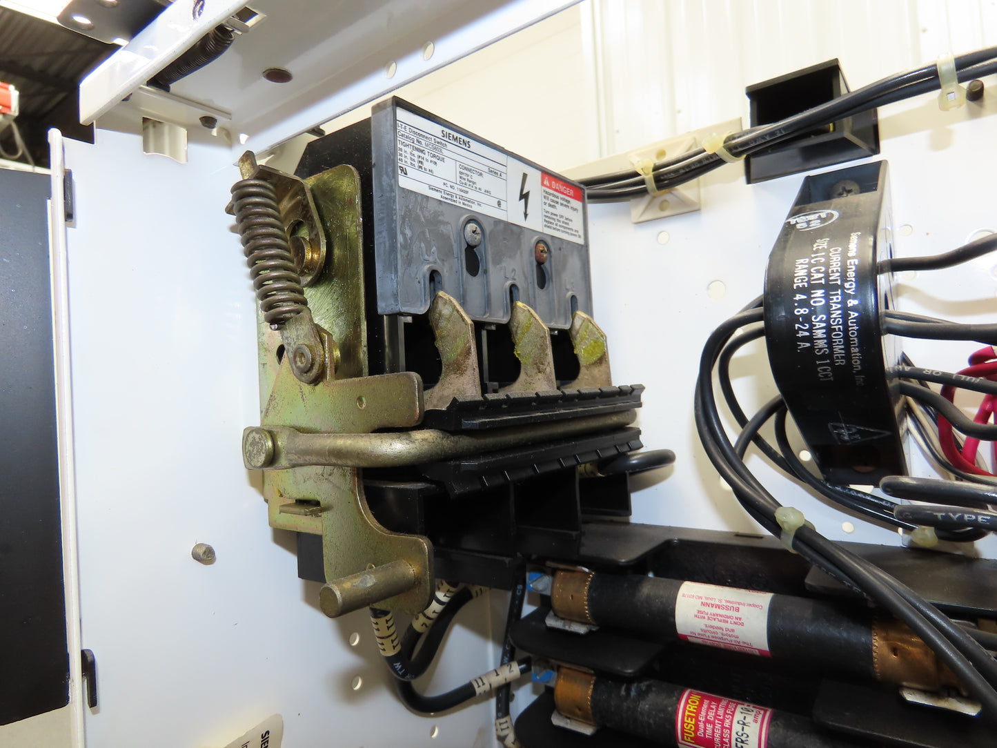 Siemens SAM0R0F000000 Combination Bucket Breaker MCC Fused 10Hp 600VAC 3Ph