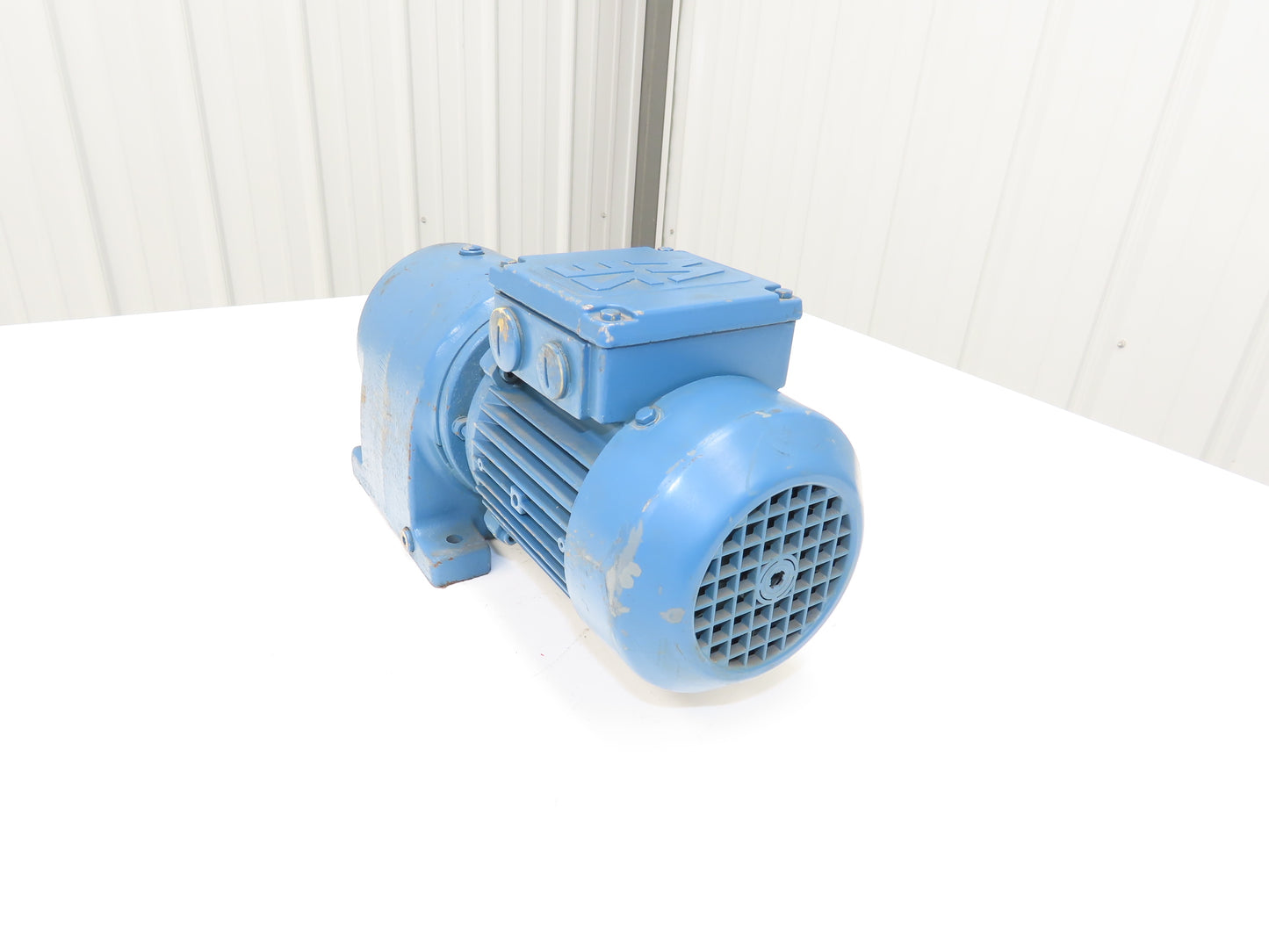 SEW-EURODRIVE R40D63K4 Inline Gearmotor 50:1 Ratio 33.6 RPM .16HP 277-480VAC 1"