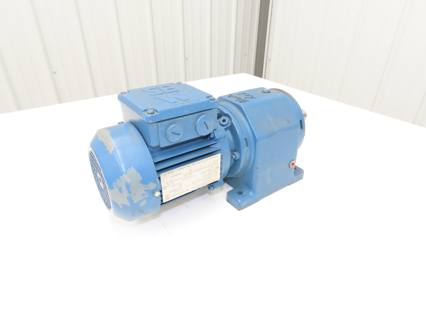 SEW-EURODRIVE R43D63K4 Inline Gearmotor 73:1 Ratio 22.8 RPM .12KW 277/480 VAC 1"