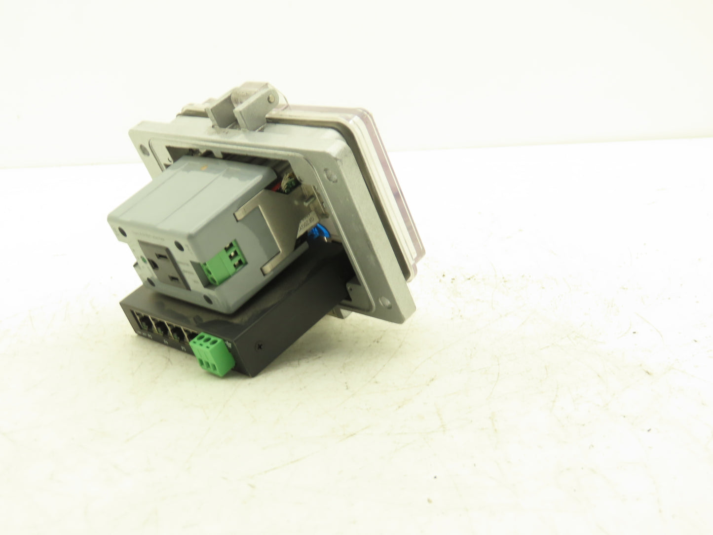 Nordson P-E5-M3RF0-U396 Ethernet Switch & 120V Internal/External Panel Interface