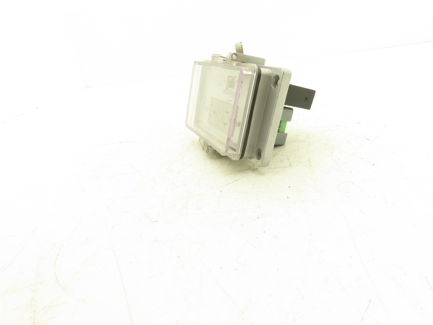 Nordson P-E5-M3RF0-U396 Ethernet Switch & 120V Internal/External Panel Interface