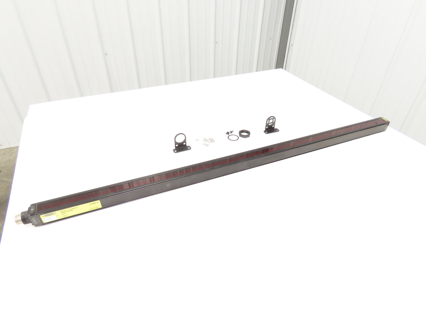 Banner 39578 Mini-Array Emitter Sensor 1057mm 19mm Beam Spacing Light Curtain