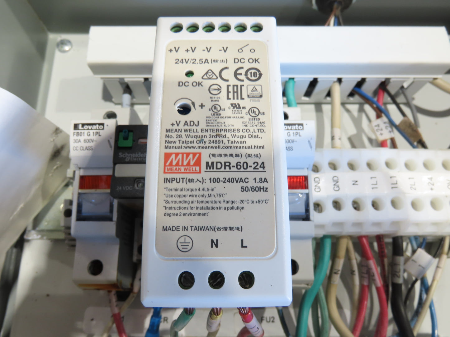 Roach 48"x 22' 6" Portable Roller Conveyor 115V Adj Speed O-Ring Belt Drive 45"H