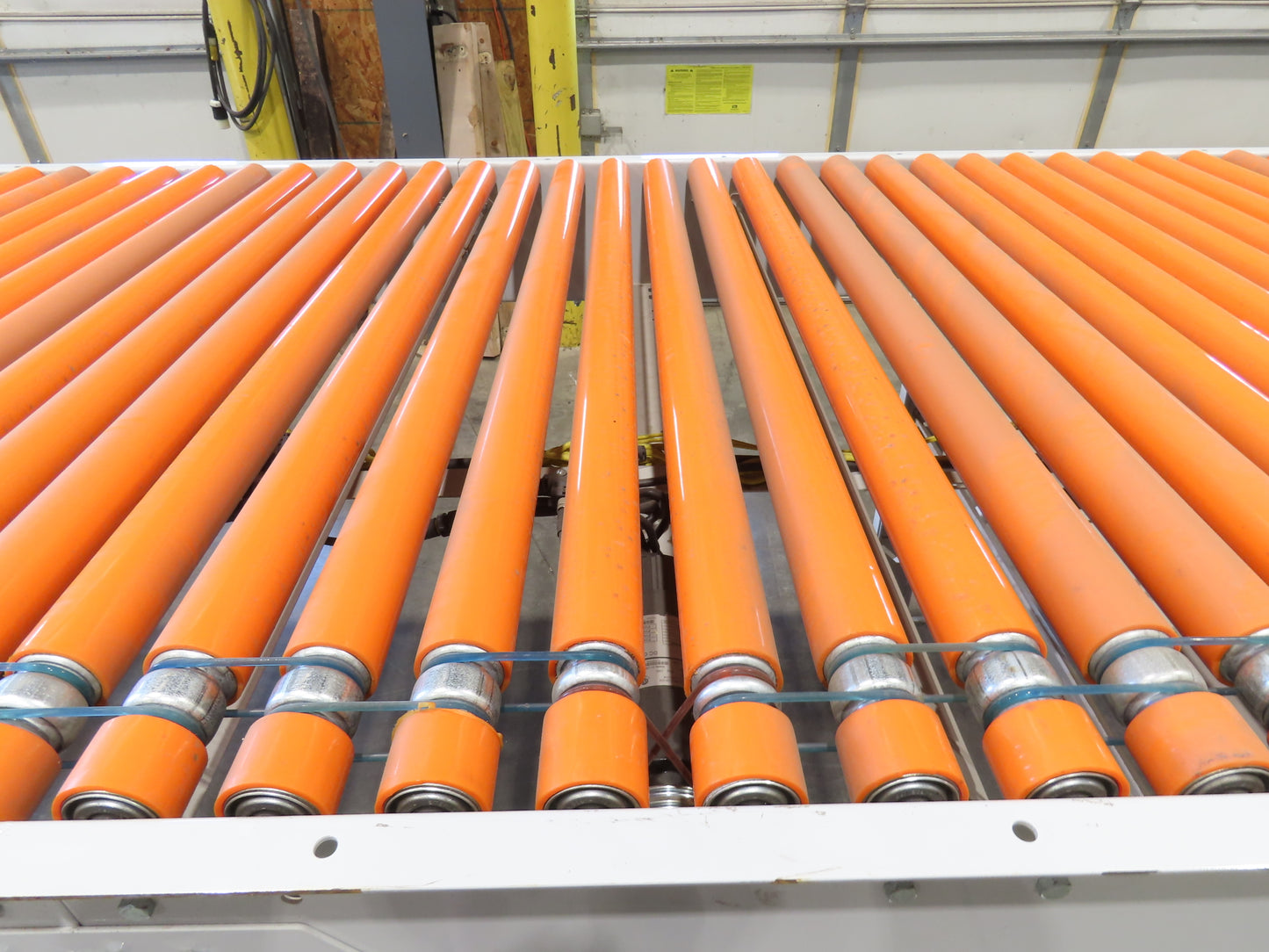 Roach 48"x 22' 6" Portable Roller Conveyor 115V Adj Speed O-Ring Belt Drive 45"H