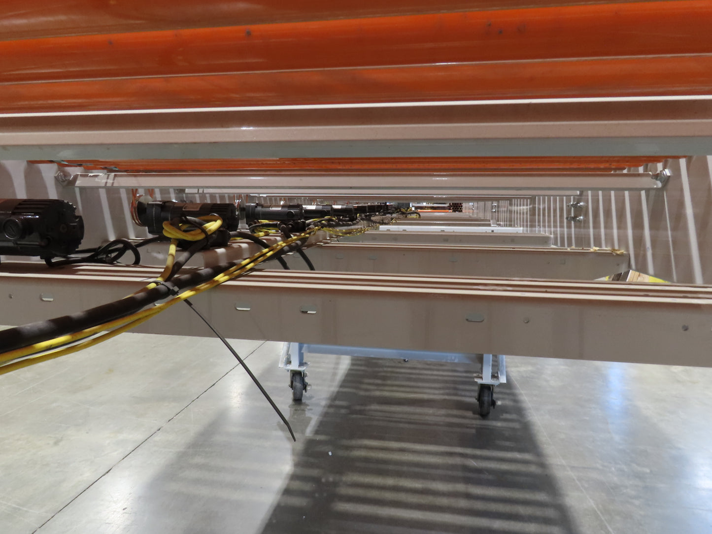 Roach 48"x 22' 6" Portable Roller Conveyor 115V Adj Speed O-Ring Belt Drive 45"H