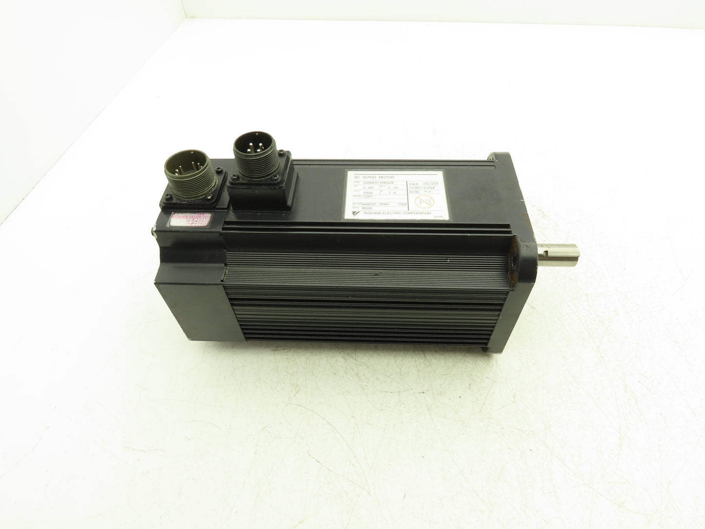 Yaskawa USAGED-09A22K AC Servo Motor 0.85kW 3PH 1500 RPM Encoder UTOPH-81AWF