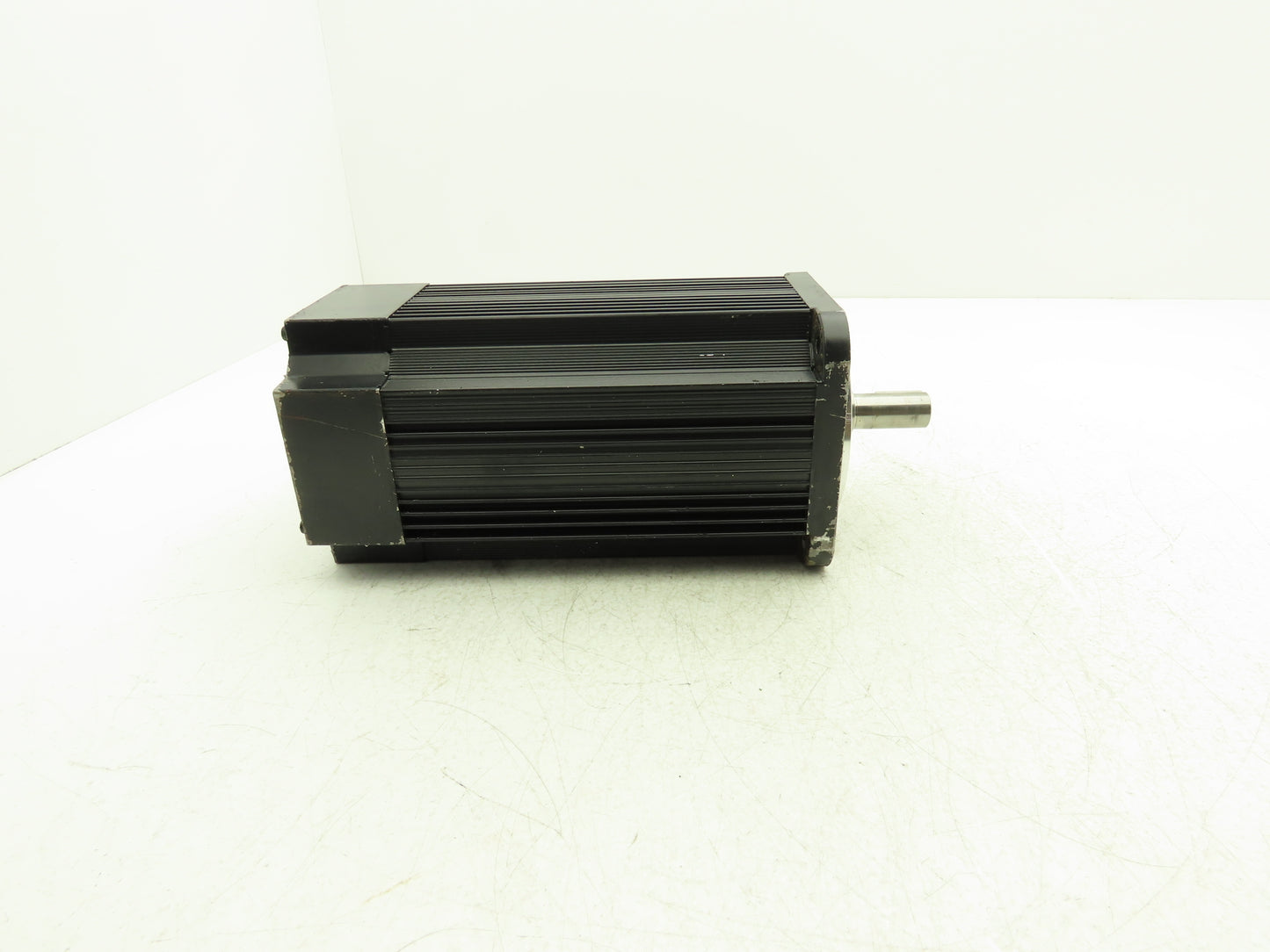 Yaskawa USAGED-09A22K AC Servo Motor 0.85kW 3PH 1500 RPM Encoder UTOPH-81AWF