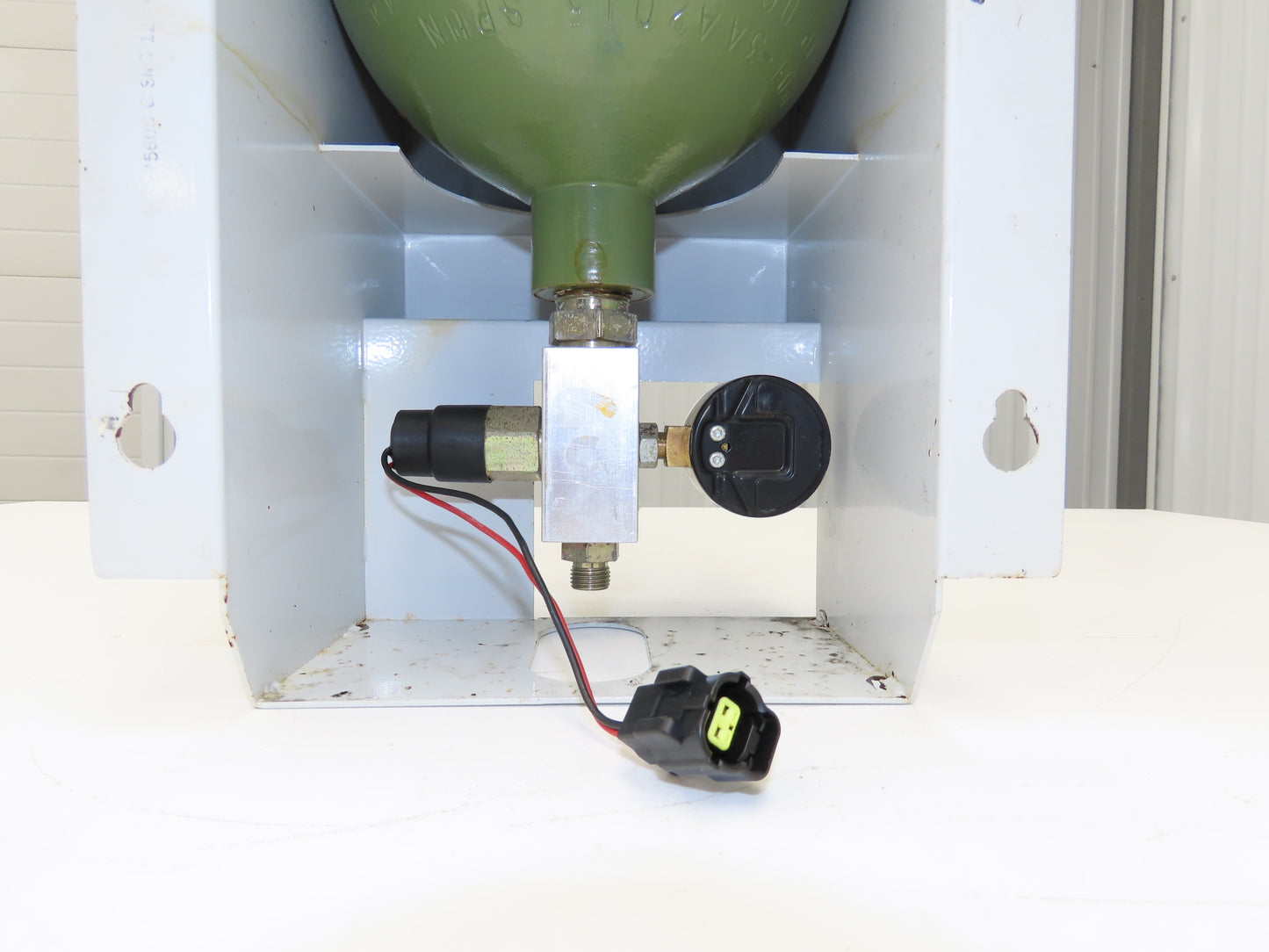 Haas VF-2 CNC Spindle Counterbalance Nitrogen Cylinder With Housing