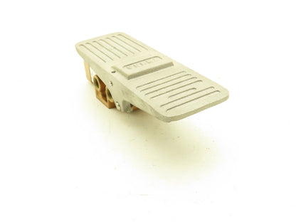 Versa VAT-3503-111 Brass Directional Pneumatic Air Valve 3-Way 3-Pos Foot Pedal
