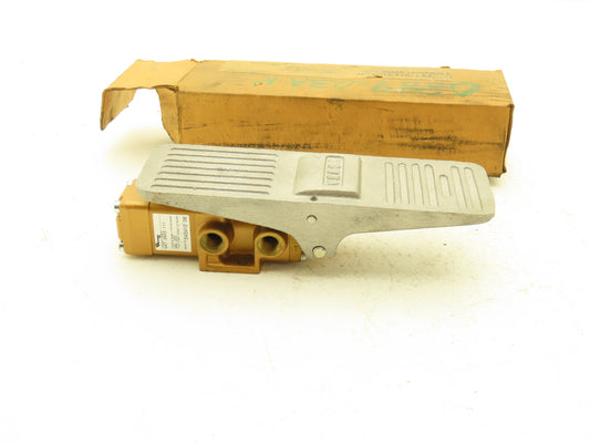 Versa VAT-3503-111 Brass Directional Pneumatic Air Valve 3-Way 3-Pos Foot Pedal