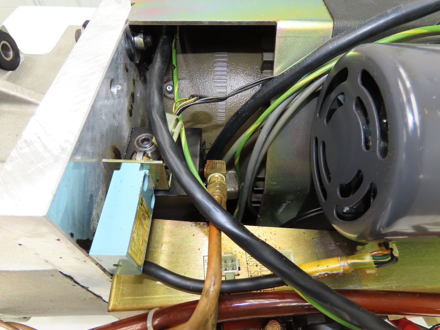 Hass VF-2 CNC Machining Spindle Motor 30Hp 8100 RPM Gear Reducer Belt Driven