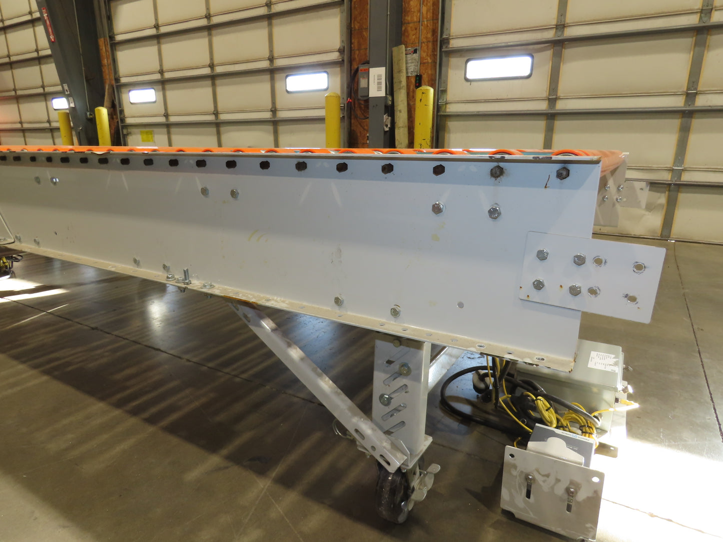 Roach 48"x 22' 6" Portable Roller Conveyor 115V Adj Speed O-Ring Belt Drive 30"H