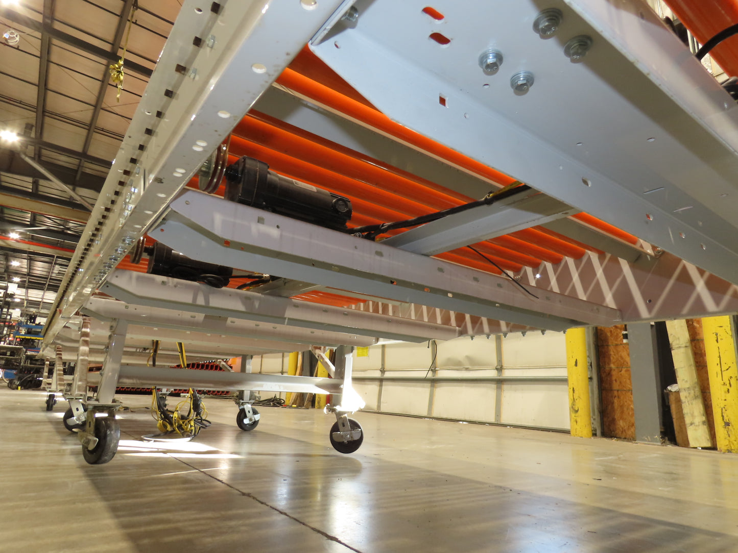 Roach 48"x 22' 6" Portable Roller Conveyor 115V Adj Speed O-Ring Belt Drive 30"H