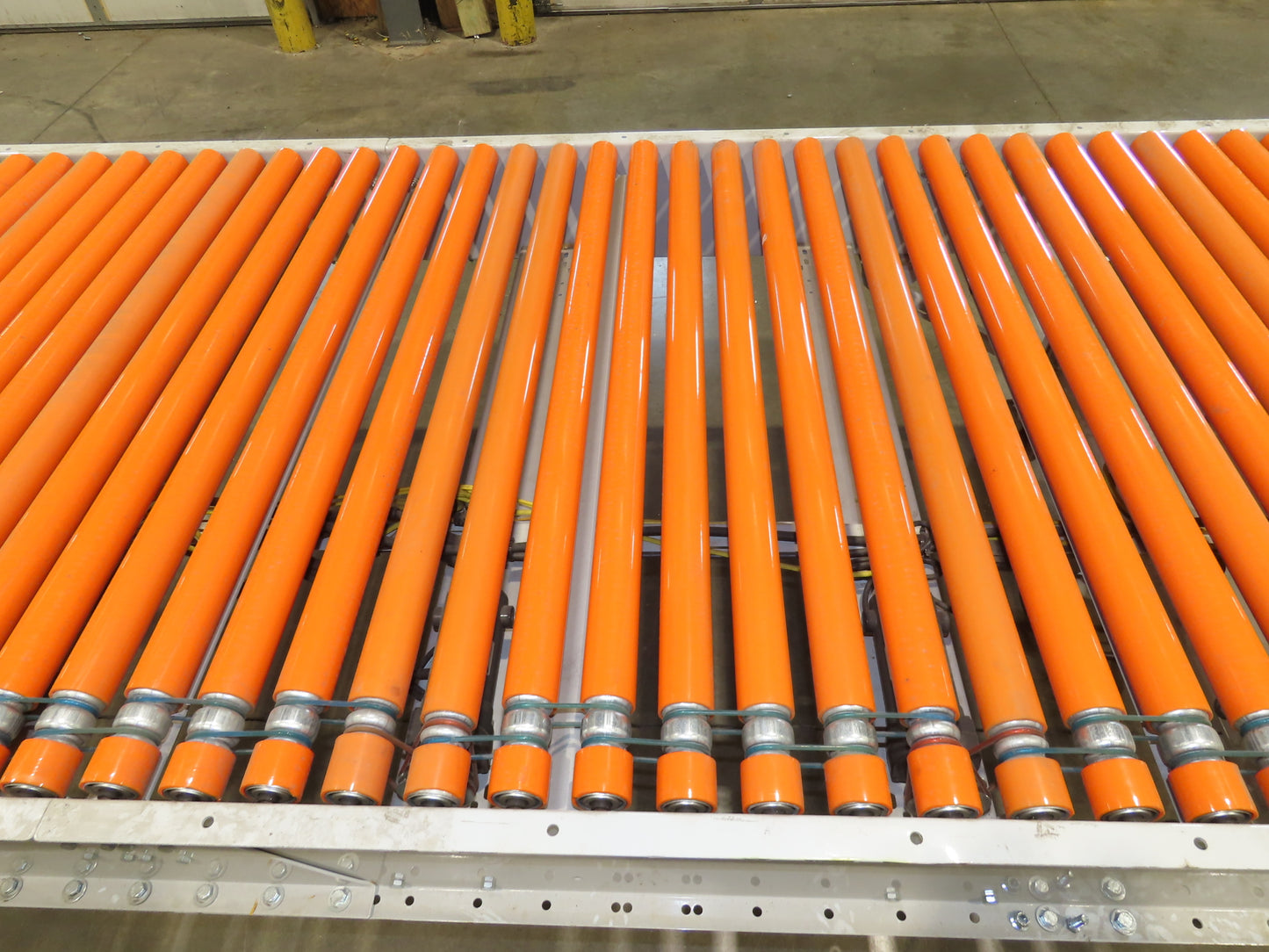 Roach 48"x 22' 6" Portable Roller Conveyor 115V Adj Speed O-Ring Belt Drive 30"H