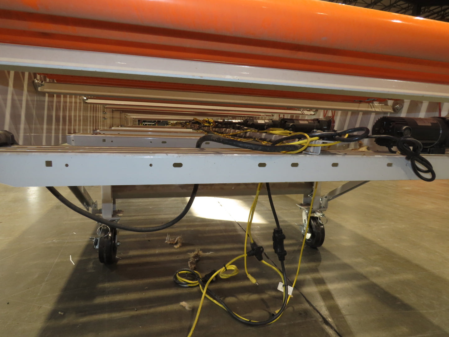 Roach 48"x 22' 6" Portable Roller Conveyor 115V Adj Speed O-Ring Belt Drive 30"H