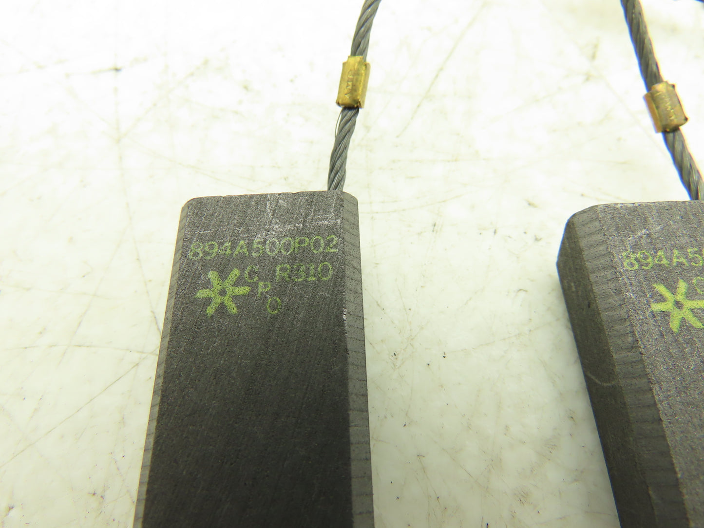 Carbon Products Operation R310 894A500P02 DC Electric Motor Brushes Lot of 8