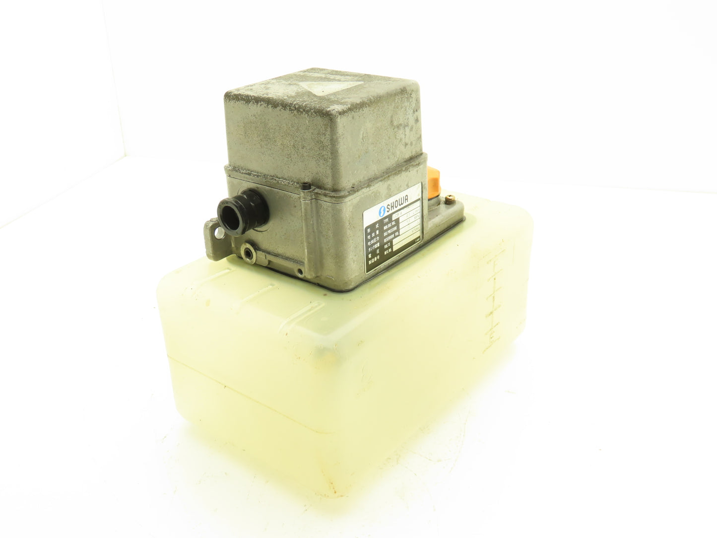 Showa LCB 4 Lubrication Oil Pump Machine Oiler 6L Tank 0.1 L/Min 200V