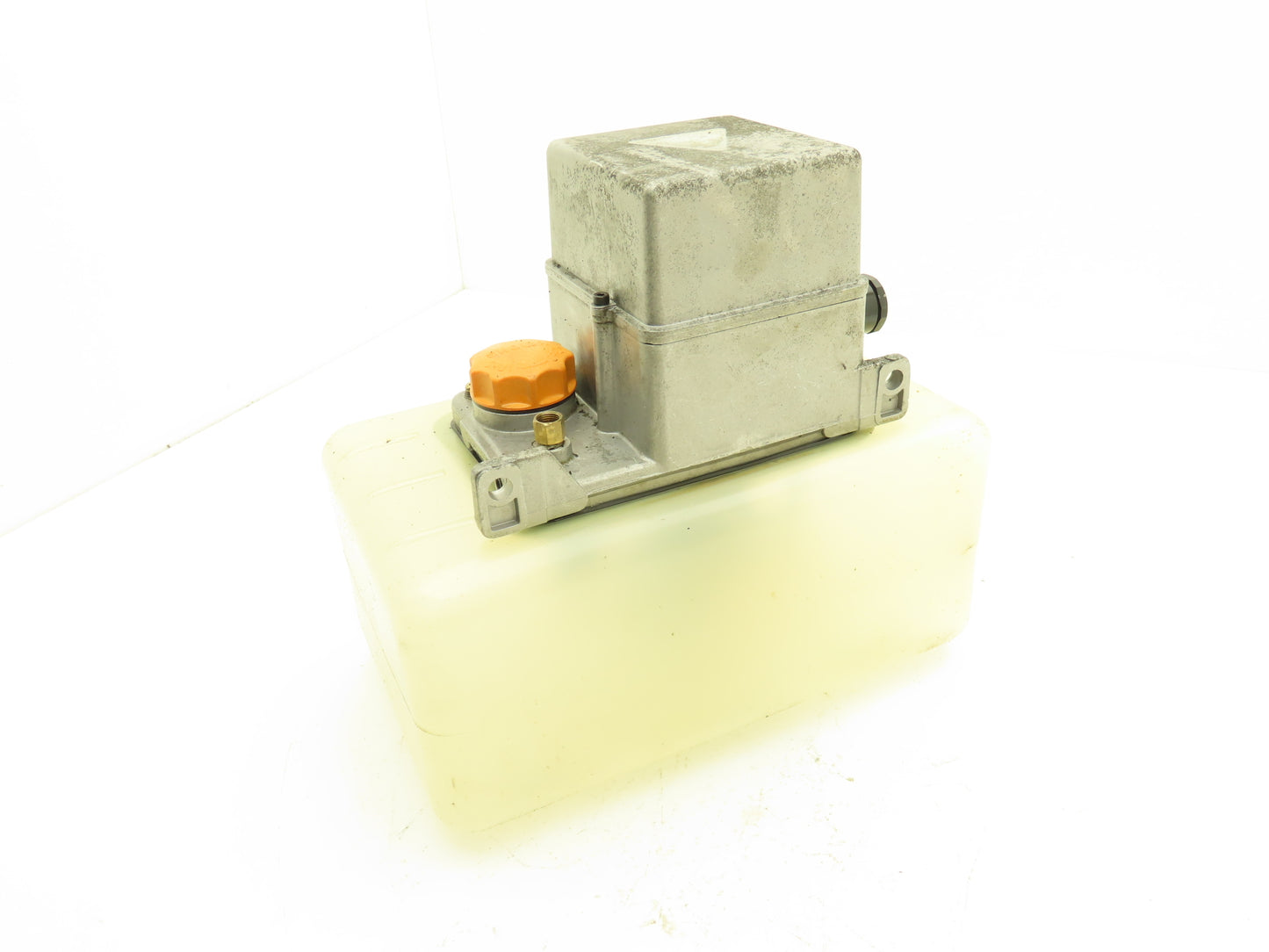 Showa LCB 4 Lubrication Oil Pump Machine Oiler 6L Tank 0.1 L/Min 200V