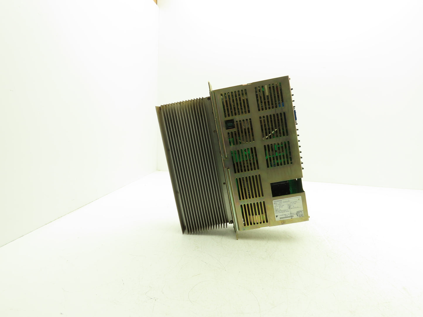 Yaskawa CACR-IR44SFBY8 P00 B12 Servo Drive Controller Servopack 5.9Hp 230VAC 3Ph