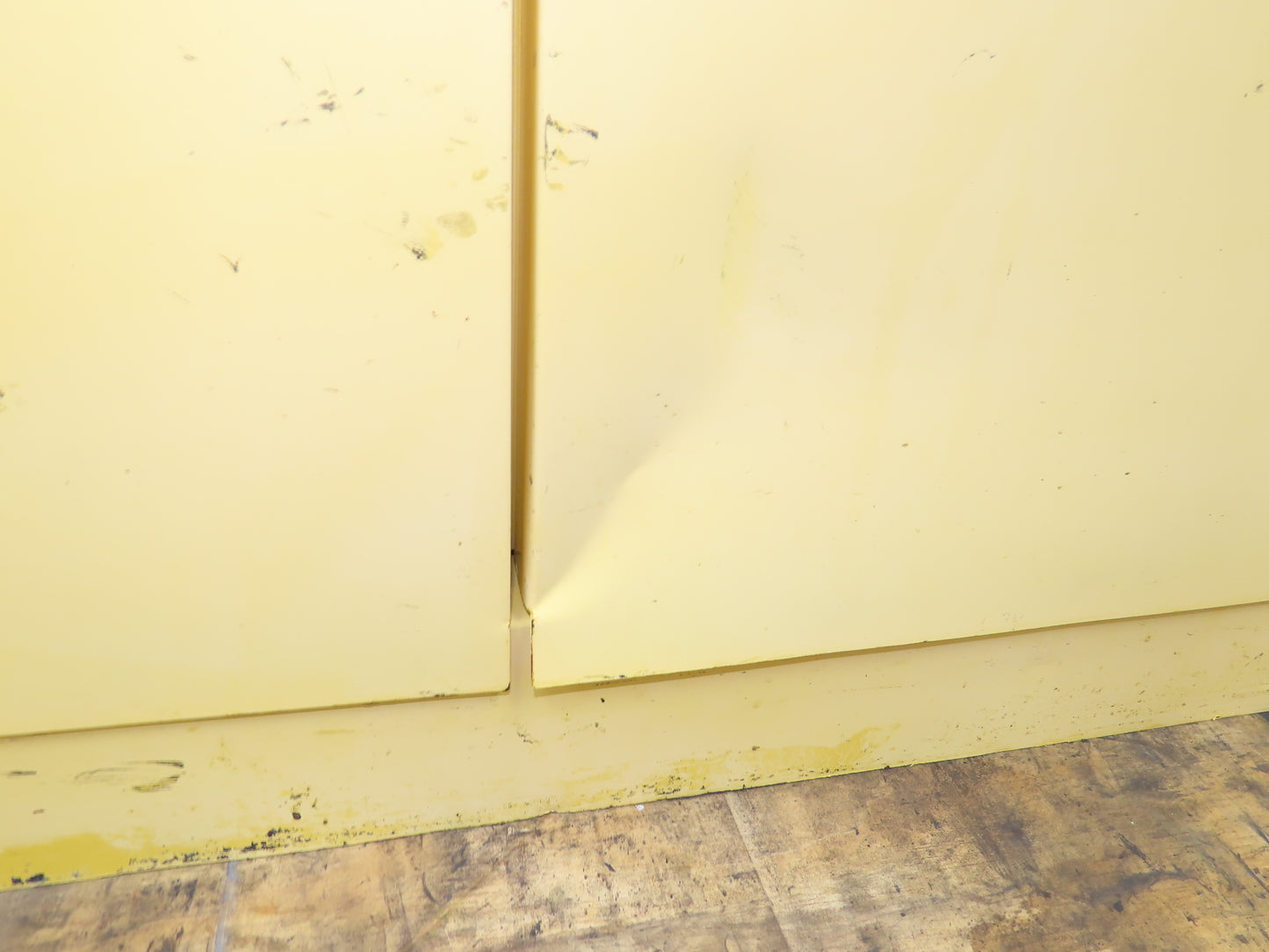 Justrite 25300 Yellow Flammable Safety Cabinet Dual Door 30 Gallon Liquid