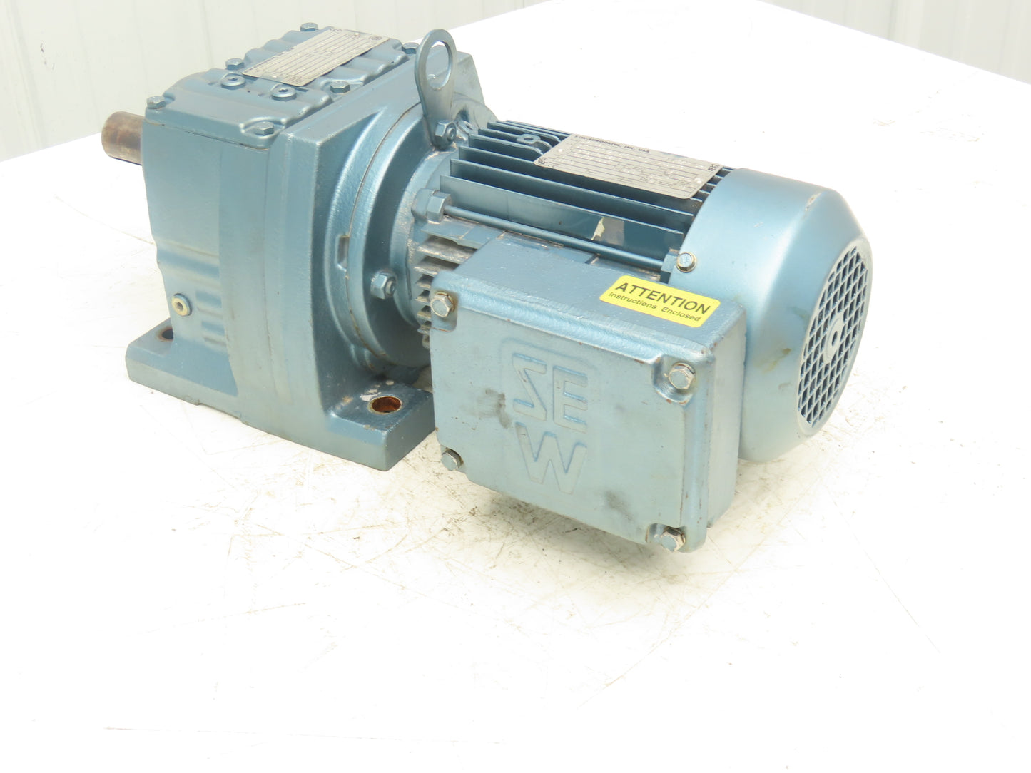 Sew Eurodrive R57DT80N4 Inline Gearmotor 80.55 Ratio 21rpm 1Hp 230/460V 3PH