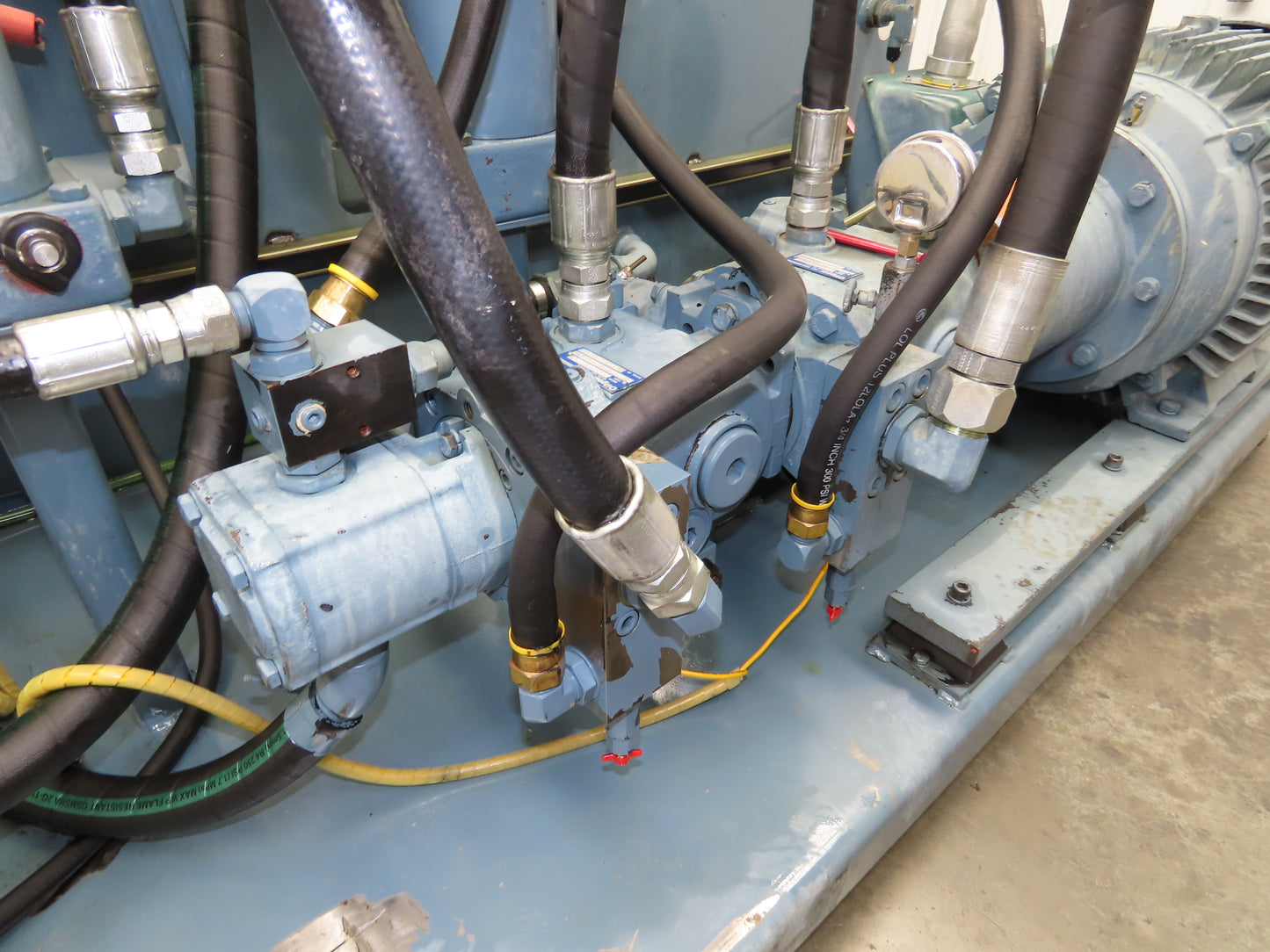 Oilgear Hydraulic Power Unit 90.9 GPM 3000 PSI 70 Hp Triple Pump 120 Gal