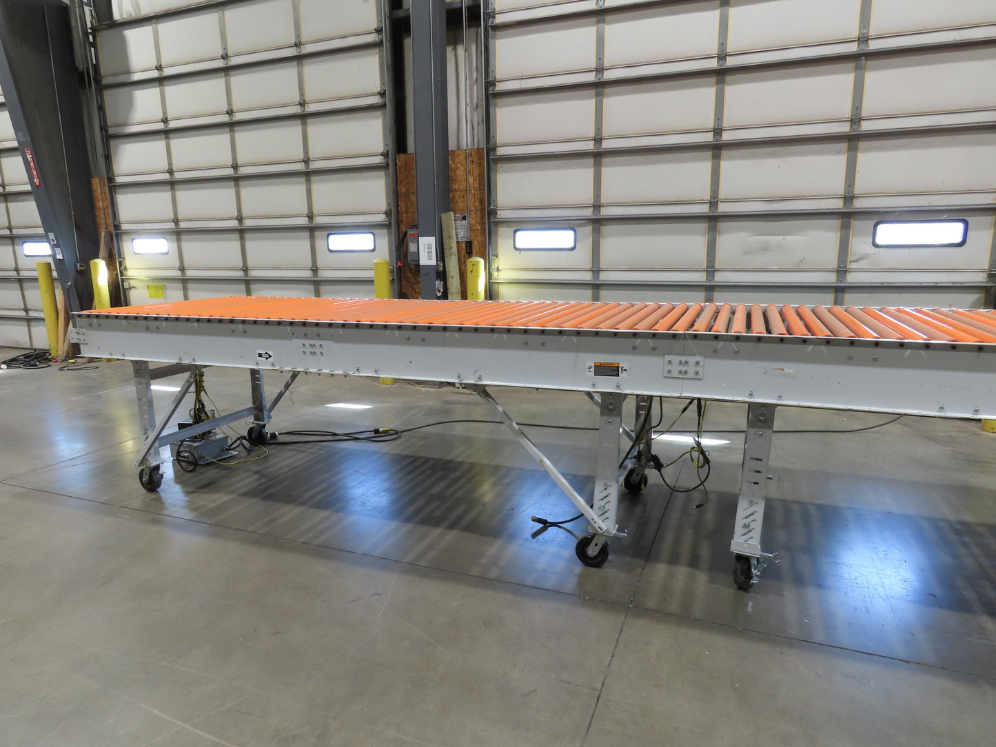 Roach 48"x 26' 9" Portable Roller Conveyor 115V Adj Speed O-Ring Belt Drive 44"H